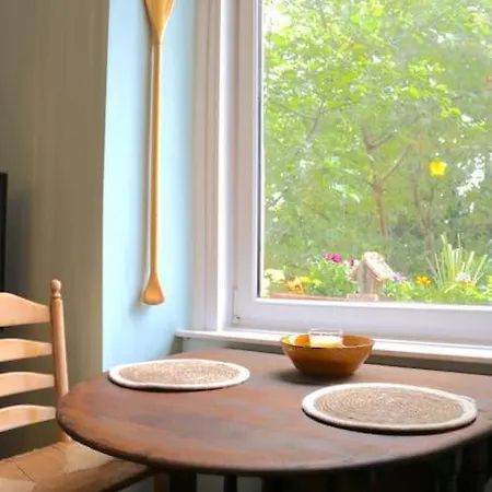 Seaside Historic Apartment Edinburgh