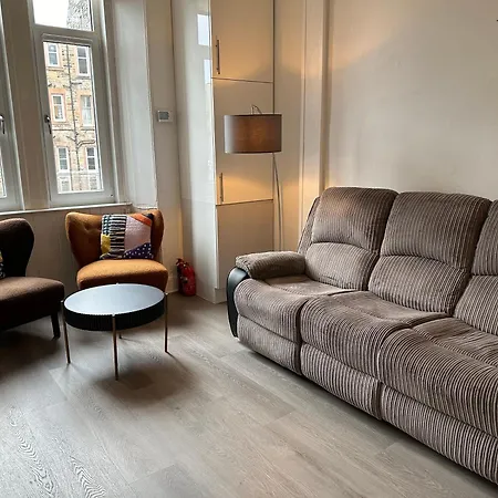 Lochrin Buildings Two Bed Apartment *