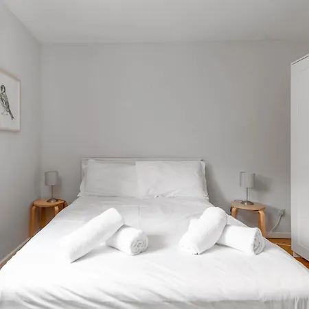 1 Bedroom Flat With Balcony - Pass The Keys Edynburg