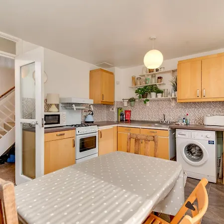 1 Bedroom Flat With Balcony - Pass The Keys 爱丁堡