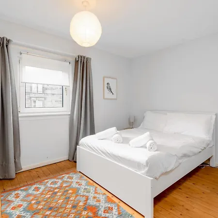 Appartement 1 Bedroom Flat With Balcony - Pass The Keys *
