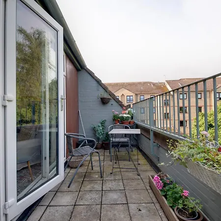 1 Bedroom Flat With Balcony - Pass The Keys * 爱丁堡