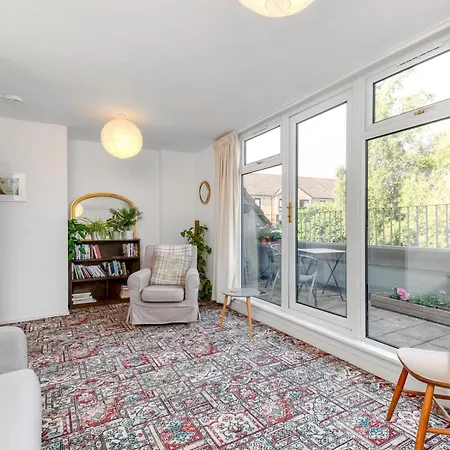 1 Bedroom Flat With Balcony - Pass The Keys 公寓