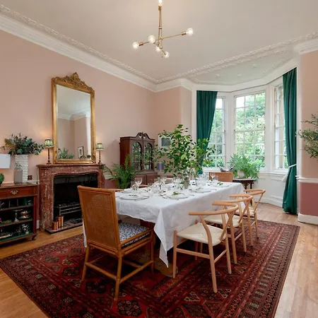 Elegant 17th Century - Pass The Keys Edinburgh