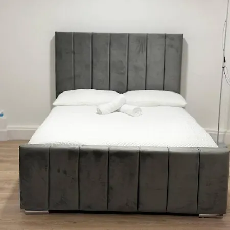 Modern 1 Bedroom - 5 Min Walk From Princess Street Eb1 アパート