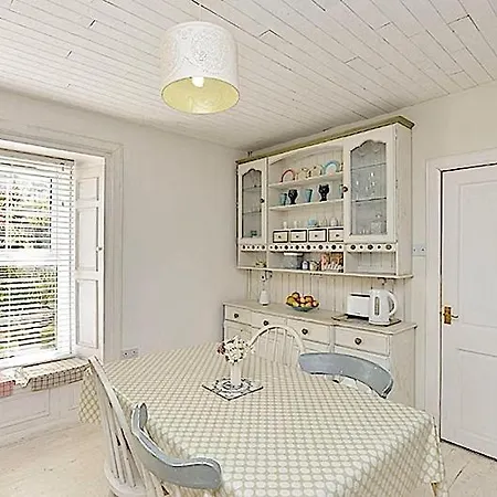 3 Bed Charming For Share ,private Double , Fast Fibre Optik Int, Free Parking, Garden Couette-café Édimbourg