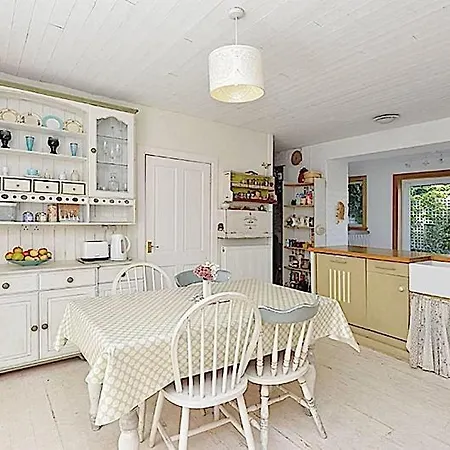 Bed & Breakfast Charming For Share ,private Double , Fast Fibre Optik Int, Free Parking, Garden *