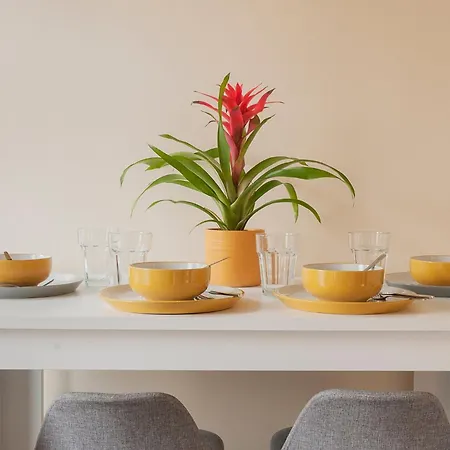 2 Bed Property, Sleeps 5, Free Parking, Near Centre