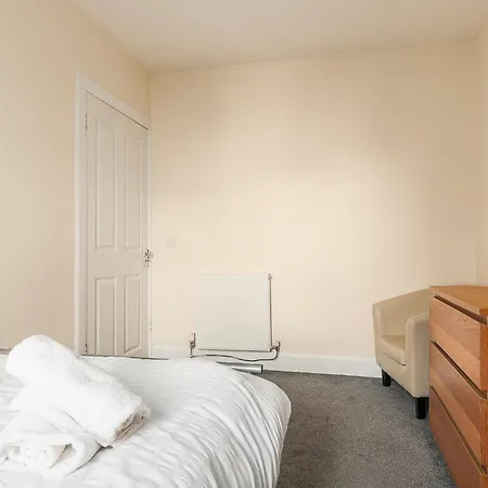 2 Bed Property, Sleeps 5, Free Parking, Near Centre * Edynburg
