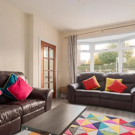 2 Bed Property, Sleeps 5, Free Parking, Near Centre Dom wakacyjny Edynburg