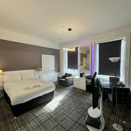 Kwatera prywatna Luxury Family With Private Bathroom In The Heart Of