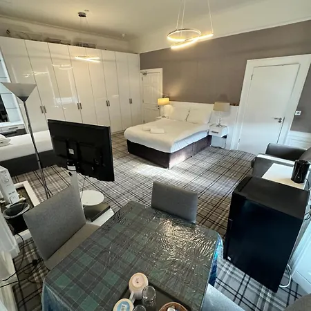 ホームステイ Luxury Family With Private Bathroom In The Heart Of エディンバラ
