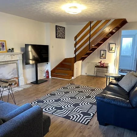 Cozy 2 Bedrooms With Private Parking Space And Garden Lägenhet *