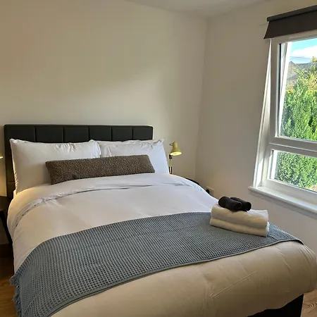 Lägenhet Cozy 2 Bedrooms With Private Parking Space And Garden *