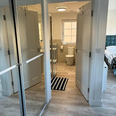 Large En Bedroom With One Double Bed No Breakfast Provided