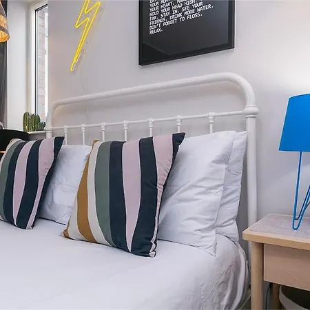 Heavenly Pad Retreat 300m To With Fast Links To Centre Apartamento *