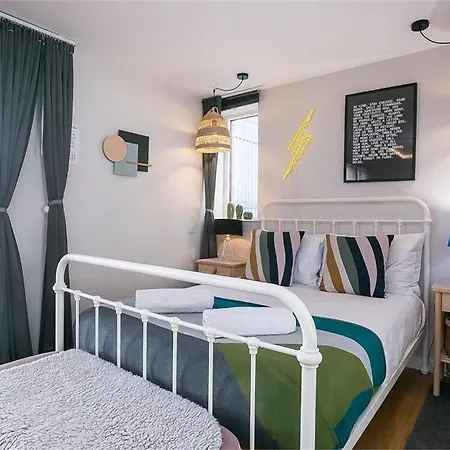 Apartment Heavenly Pad Retreat 300m To With Fast Links To Centre