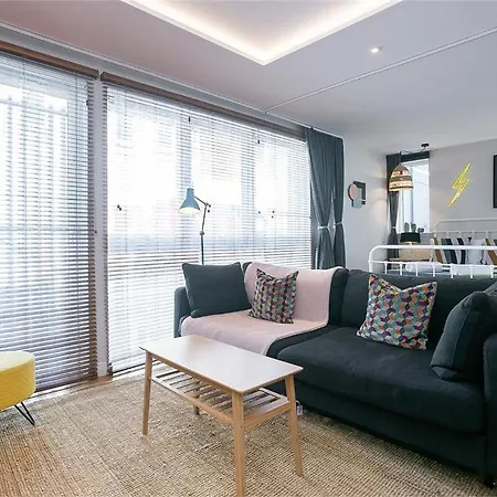 Heavenly Pad Portobello - Built In 2022 Apartment *