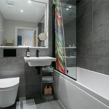 Heavenly Pad Portobello - Built In 2022 Apartment *