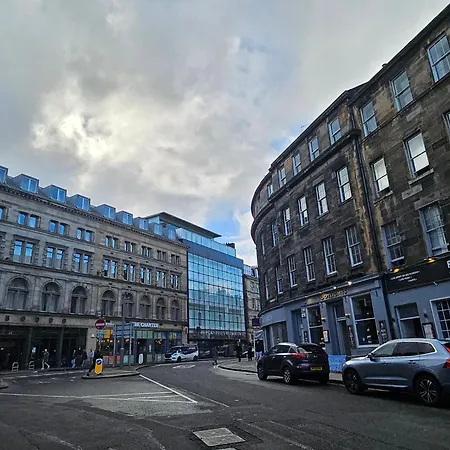 No15 Castle View * Edinburgh