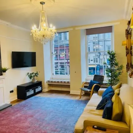 Stunning Royal Mile 2 Bedroom