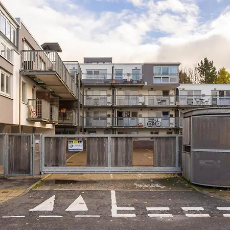 Guestready - Modern Near Craigmillar Area شقة *