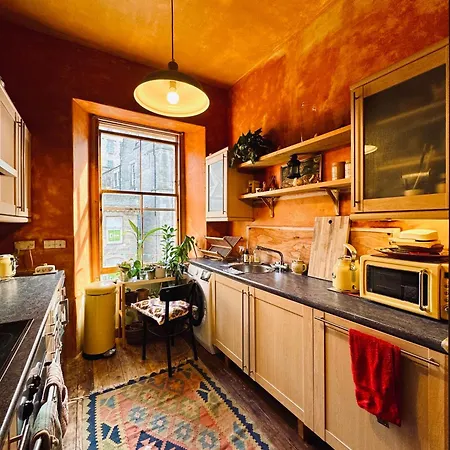 1 Bed - 10 Min Walk To Castle Edimburgo