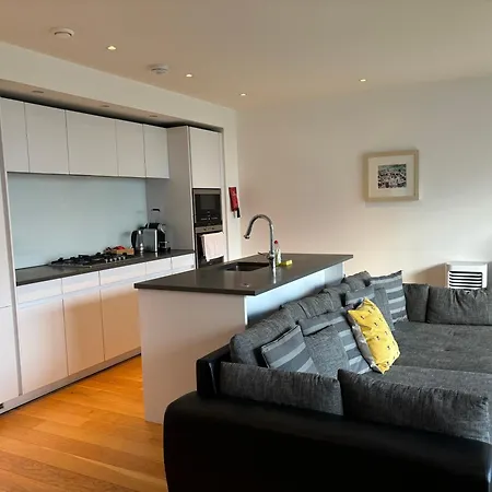 Executive Quartermile Near To Castle University With Park View Edinburgh
