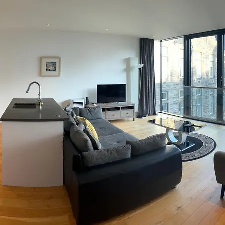 Executive Quartermile Near To Castle University With Park View *