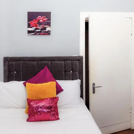 Apartment Cosy By Holyrood Park And Palace!