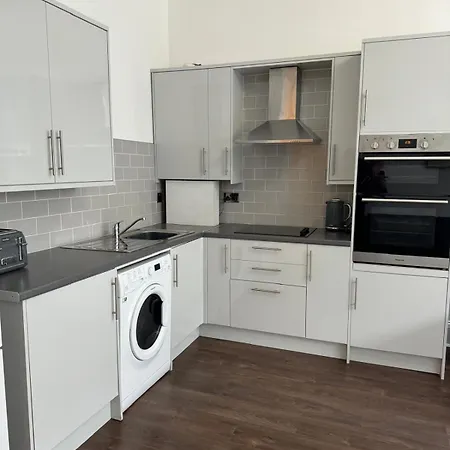 Lothian Rd Apartment *