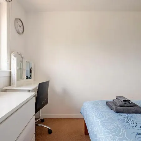 Quarto em Acomodações Particulares Little France House Room2