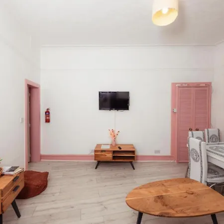 Warm & Welcoming City Centre Apt - Meadows 11!