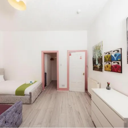 Warm & Welcoming City Centre Apt - Meadows 11! *