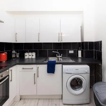 Warm & Welcoming City Centre Apt - Meadows 11! Daire