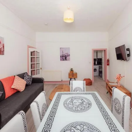Warm & Welcoming City Centre Apt - Meadows 11! Daire *