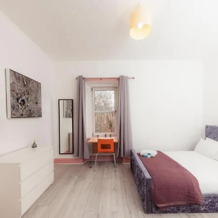 Warm & Welcoming City Centre Apt - Meadows 11!