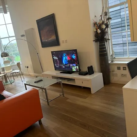 Spacious One Bed Quartermile With Breathtaking Park Views - V Daire *