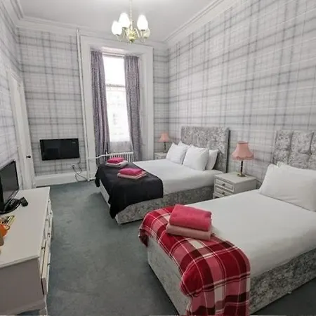Eliza House Hotell 3*