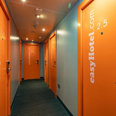 Hotell Easyhotel 2*