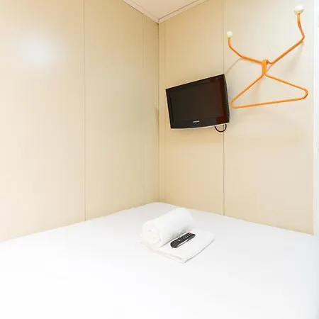 Easyhotel 2*