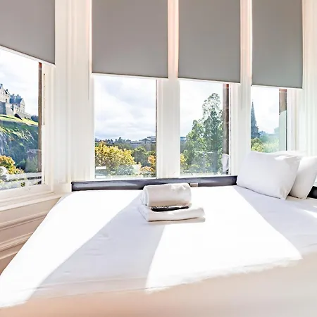 Easyhotel 2*