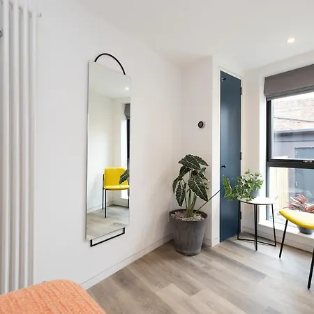 Charming Near Holyrood Park & Calton Hill *