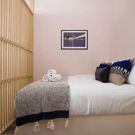 Charming Near Holyrood Park & Calton Hill