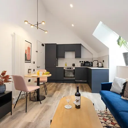 Argyl - Abbey Gate Near Holyrood *