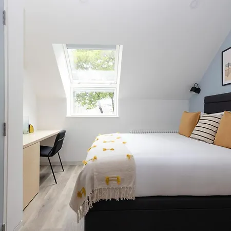 Argyl - Abbey Gate Near Holyrood *