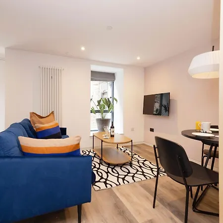 Charming Near Holyrood Park & Calton Hill *