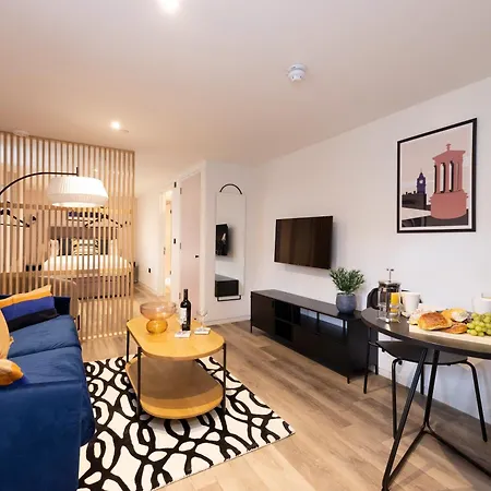 Charming Near Holyrood Park & Calton Hill *