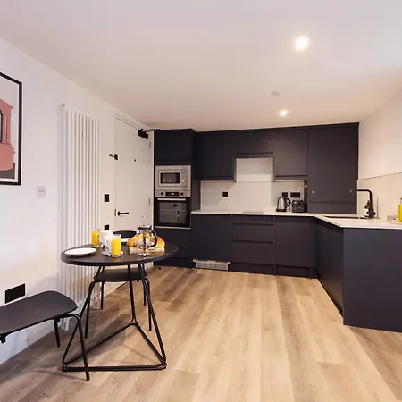 Argyl - Abbey Gate Near Holyrood