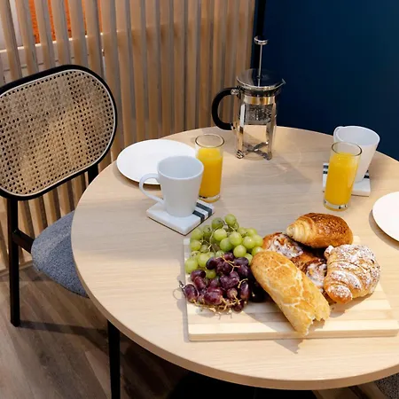 Argyl - Abbey Gate Near Holyrood *